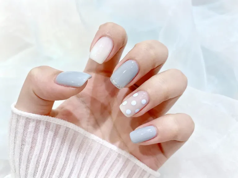 Lire la suite à propos de l’article Sublimer vos ongles avec le Cloud Dancer, Couleur de l&rsquo;Année 2026